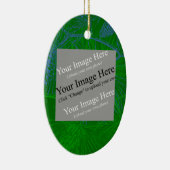 松の背景の青い緑、 your-image-templateSQ セラミックオーナメント (右)