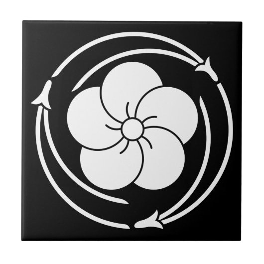 松の葉の輪に巻かれた梅 タイル (正面)