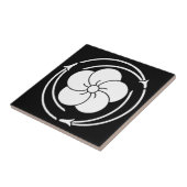 松の葉の輪に巻かれた梅 タイル (側面)