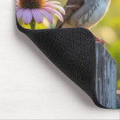 松の鳥がピケットフェンスに止まる マウスパッド (コーナー)