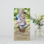 松ぼっくりと麻の実のクラシカルなホリデーグリーティング シーズンカード (スタンド正面)