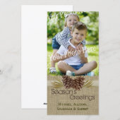 松ぼっくりと麻の実のクラシックなホリデーグリーティング シーズンカード (正面/裏面)