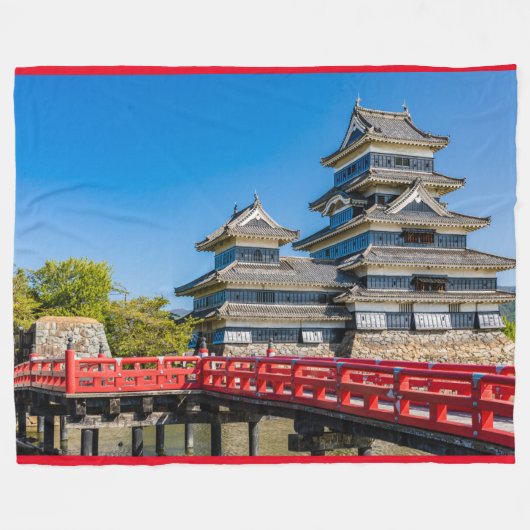 松本城と橋 フリースブランケット (正面(横))