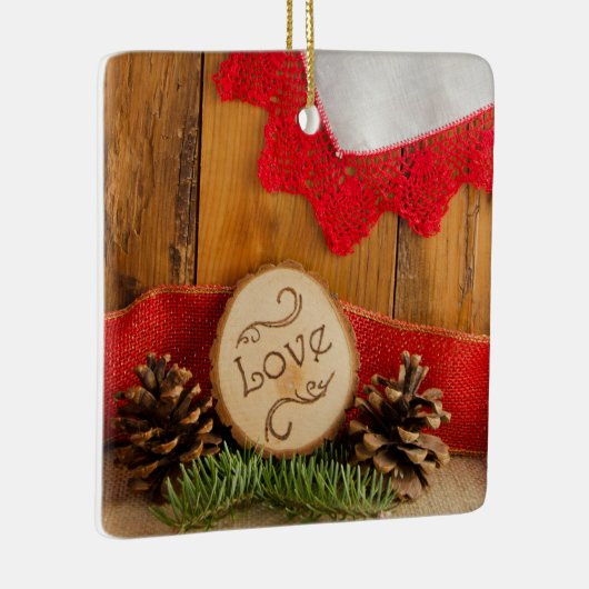 松素朴と赤のレースの冬の結婚森 セラミックオーナメント (右)