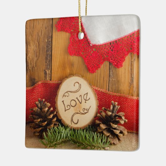 松素朴と赤のレースの冬の結婚森 セラミックオーナメント (左)