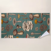 松緑の野生のキノコ ビーチタオル (正面)