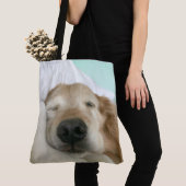枕で眠ったゴールデン・リトリーバー犬 トートバッグ (クローズアップ)