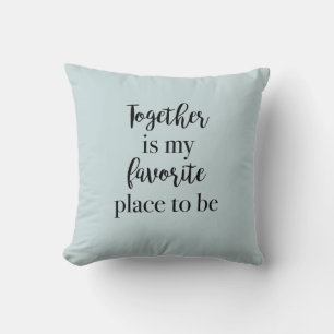 枕になるお気に入りの場所を一緒に クッション