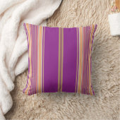 枕にラベンダーパープル、タンストライプと白の クッション (ブランケット)