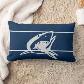 枕に青いサメ ランバークッション (ブランケット)