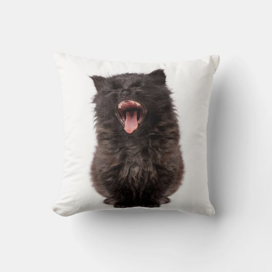枕のかわいいあくびをする子猫 クッション (正面)