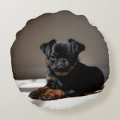 枕の上に甘い子犬。 ラウンドクッション (裏面)