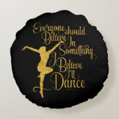 枕の周信じりを踊る ラウンドクッション (裏面)