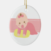 枕を這うかわいい赤ん坊の女パーソナライズされたの子 セラミックオーナメント (右)