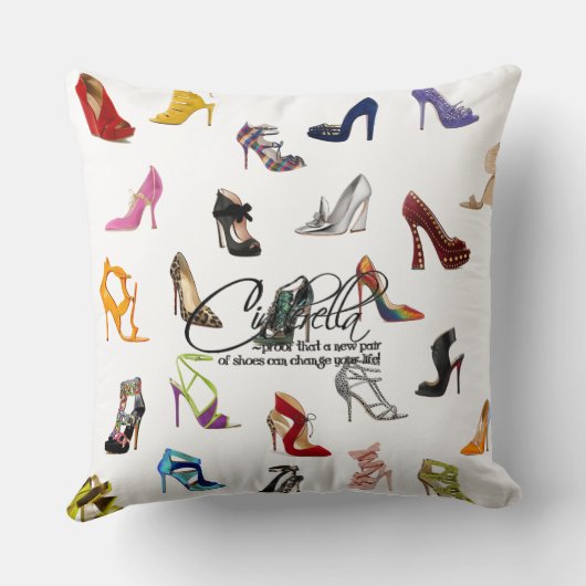 枕シンデレラの引用文デザイナーはかかとポンプに蹄鉄を打ちます クッション (裏面)
