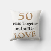 枕一緒のカスタマイズ可能な50年の記念日の クッション (裏面)
