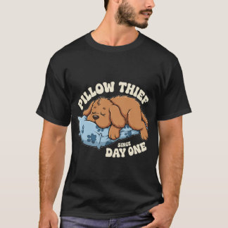 枕泥棒の子犬 かわいい犬の寝るシャツ 犬の飼い主用 Tシャツ