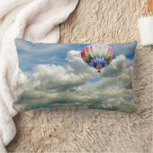 枕（腰部） – 雲の中の熱気球 ランバークッション (ブランケット)