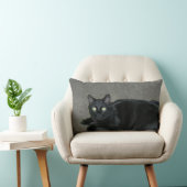 枕 – Black Cat on Carpet (椅子)