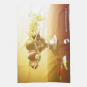 果物とバターフライの入ったガラスのバスケット キッチンタオル (縦)