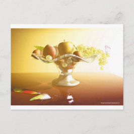 果物とバターフライの入ったガラスのバスケット ポストカード