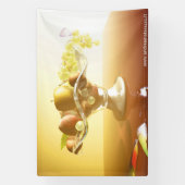 果物とバターフライの入ったガラスのバスケット 横断幕 (縦)