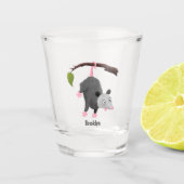 枝おもしろい漫画ぶら下がったからのかわいいオポッサム ショットグラス (正面)