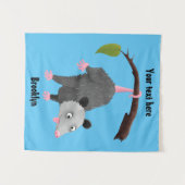 枝おもしろい漫画ぶら下がったからのかわいいオポッサム タペストリー (正面(横))