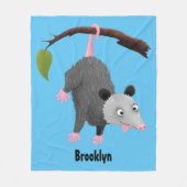 枝おもしろい漫画ぶら下がったからのかわいいオポッサム フリースブランケット (正面)