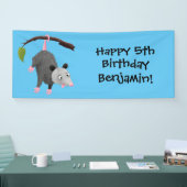 枝おもしろい漫画ぶら下がったからのかわいいオポッサム 横断幕 (トレードショー)