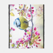 枝かわいらし写真に青と黄色の鳥 フリースブランケット (正面)