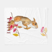 枝におもしろい果実を持つ水色のリス フリースブランケット (正面(横))