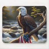 枝にアメリカ国旗を掲げたハゲのワシ マウスパッド (正面)