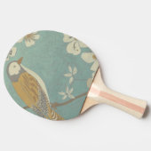 枝に止まった黄色、灰色、ベージュの鳥 卓球ラケット (横)