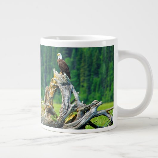 枝に止まるハクトウワシ ジャンボコーヒーマグカップ (右)