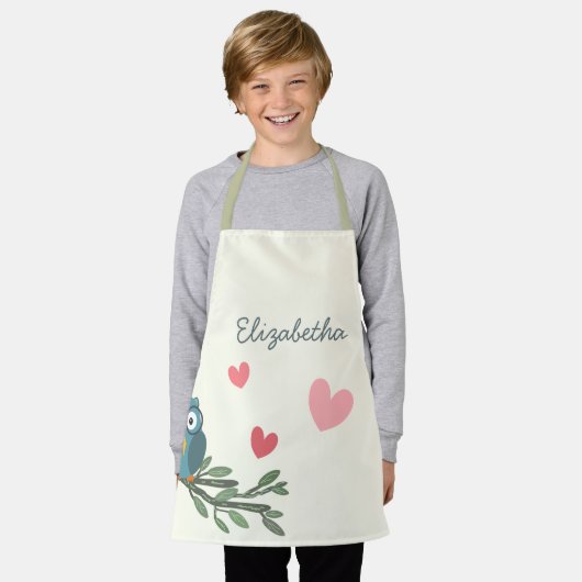 枝に眼鏡を掛けたかわいいフクロウ名前をカスタムする エプロン (着用した状態)