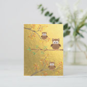 枝の上に止まった可愛いフクロウ ポストカード (スタンド正面)