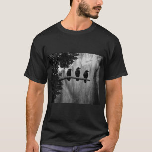 枝の上のカラス Tシャツ