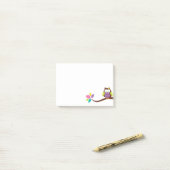 枝の上の可愛いカラフルフクロウパーソナライズされたル ポストイット (デスク上)