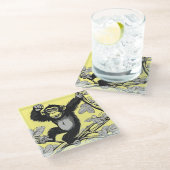 枝の上の可愛いチンパンジー ガラスコースター (アングル)