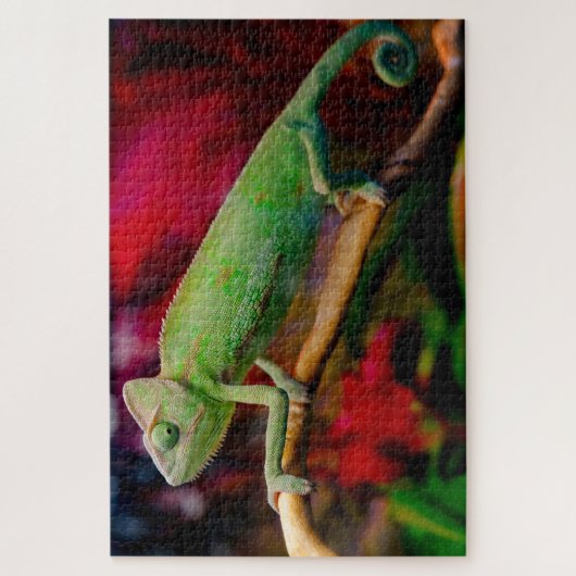 枝の上の緑のカメレオン ジグソーパズル (縦)