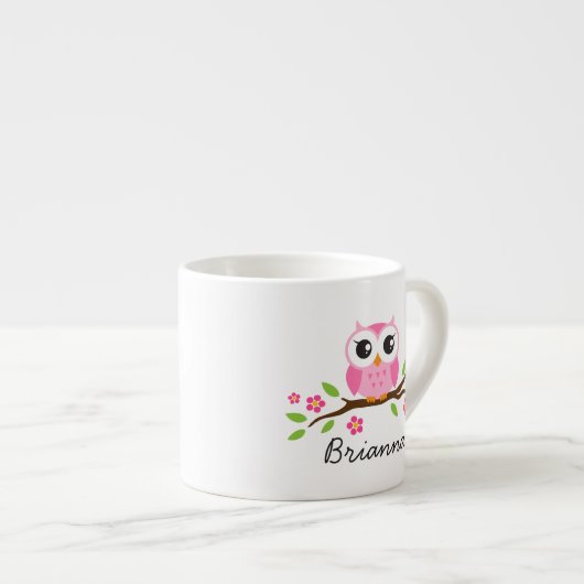 枝カスタマイズ可能な名前のかわいいピンクのフクロウ エスプレッソカップ (正面右)