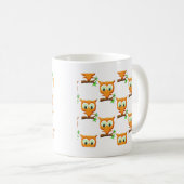 枝柄の漫画の小さなフクロウ コーヒーマグカップ (正面右)