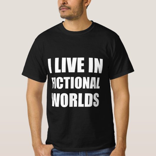 架空の世界に住んでいる Tシャツ (正面)