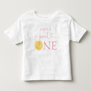 柑橘系の彼女は甘い1歳の誕生日だ トドラーTシャツ