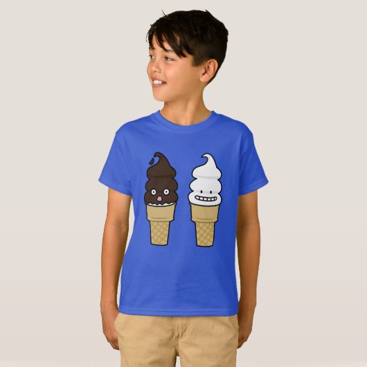 柔らかいサーブのアイスクリームコーンのウエファーチョコレートバニラ Tシャツ (正面フル)