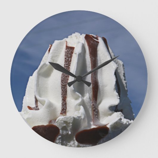 柔らかいサーブのアイスクリームコーンの写真撮影の夏の食糧 ラージ壁時計 (正面)