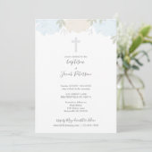 柔らかいパステル調の青いシャクヤクの十字の男の子の洗礼 招待状 (スタンド正面)