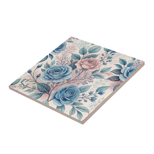 柔らかいピンクがかった白に青とピンクのローズパターン タイル (側面)