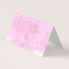 柔らかいピンクのダリア